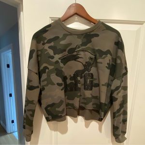 NEW ENGLAND PATRIOTS CROP TOP SWEATSHIRT CAMO